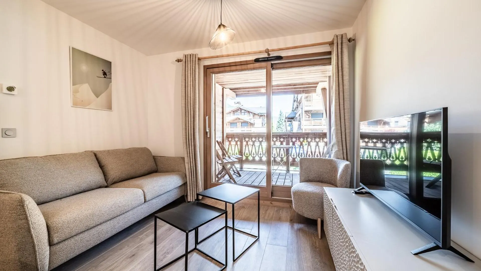 Dama B102: Joli Deux Pieces Neuf Au Coeur De Morzine Daire